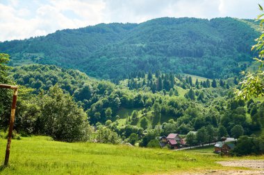 Seyahat, seyahat, eko turizm, seyahat, doğa, yaz, dağlar, Karpatlar, pitoresk doğa, yeşillik, gökyüzü, Transcarpathia, Batı Ukrayna, Kvasy köyü, yürüyüş 