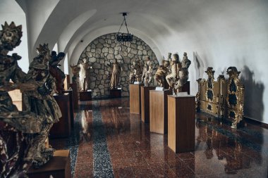 Ukrayna kültürü, yolculuk, turizm, tarih, seyahat, doğa, yaz, pitoresk doğa, yeşillik, gökyüzü, Batı Ukrayna, mimari 