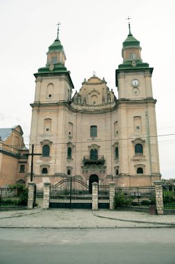 Ukrayna kültürü, yolculuk, turizm, tarih, seyahat, doğa, yaz, pitoresk doğa, yeşillik, gökyüzü, Batı Ukrayna, mimari 