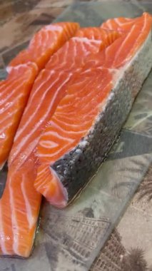 Taze kırmızı balık, somon, deniz ürünleri, sağlıklı yiyecekler, omega