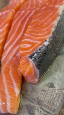 Taze kırmızı balık, somon, deniz ürünleri, sağlıklı yiyecekler, omega