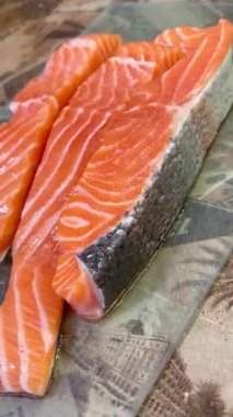 Taze kırmızı balık, somon, deniz ürünleri, sağlıklı yiyecekler, omega