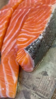 Taze kırmızı balık, somon, deniz ürünleri, sağlıklı yiyecekler, omega