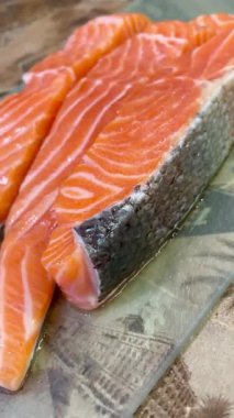 Taze kırmızı balık, somon, deniz ürünleri, sağlıklı yiyecekler, omega