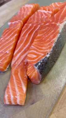 Taze kırmızı balık, somon, deniz ürünleri, sağlıklı yiyecekler, omega