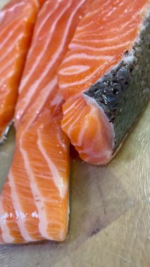 Taze kırmızı balık, somon, deniz ürünleri, sağlıklı yiyecekler, omega