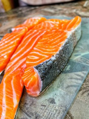 Taze kırmızı balık, somon, deniz ürünleri, sağlıklı yiyecekler, omega
