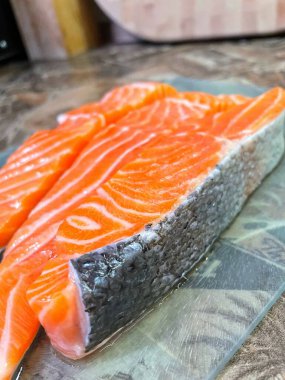 Taze kırmızı balık, somon, deniz ürünleri, sağlıklı yiyecekler, omega