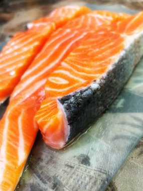 Taze kırmızı balık, somon, deniz ürünleri, sağlıklı yiyecekler, omega