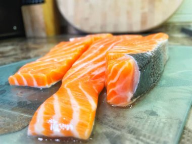 Taze kırmızı balık, somon, deniz ürünleri, sağlıklı yiyecekler, omega