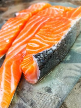 Taze kırmızı balık, somon, deniz ürünleri, sağlıklı yiyecekler, omega