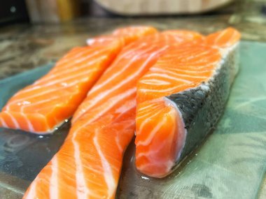 Taze kırmızı balık, somon, deniz ürünleri, sağlıklı yiyecekler, omega