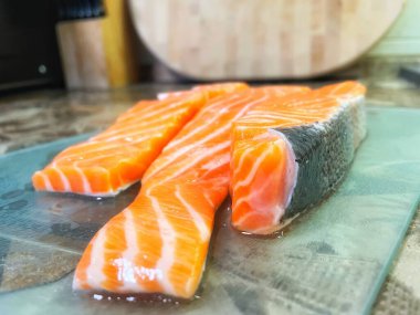 Taze kırmızı balık, somon, deniz ürünleri, sağlıklı yiyecekler, omega