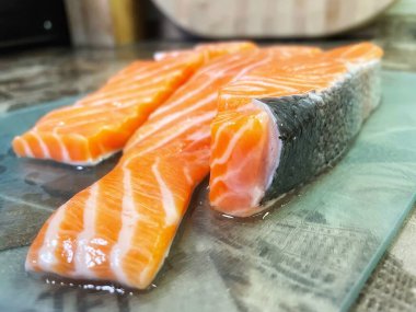 Taze kırmızı balık, somon, deniz ürünleri, sağlıklı yiyecekler, omega