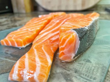 Taze kırmızı balık, somon, deniz ürünleri, sağlıklı yiyecekler, omega