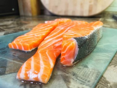 Taze kırmızı balık, somon, deniz ürünleri, sağlıklı yiyecekler, omega