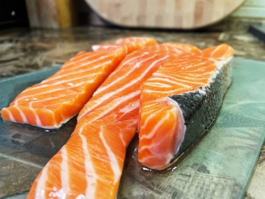 Taze kırmızı balık, somon, deniz ürünleri, sağlıklı yiyecekler, omega