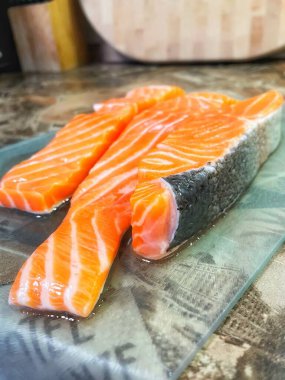 Taze kırmızı balık, somon, deniz ürünleri, sağlıklı yiyecekler, omega