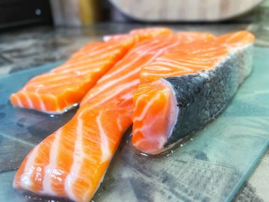 Taze kırmızı balık, somon, deniz ürünleri, sağlıklı yiyecekler, omega