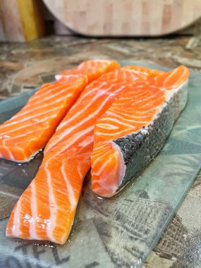 Taze kırmızı balık, somon, deniz ürünleri, sağlıklı yiyecekler, omega