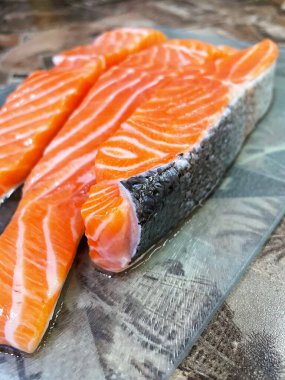 Taze kırmızı balık, somon, deniz ürünleri, sağlıklı yiyecekler, omega