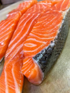 Taze kırmızı balık, somon, deniz ürünleri, sağlıklı yiyecekler, omega
