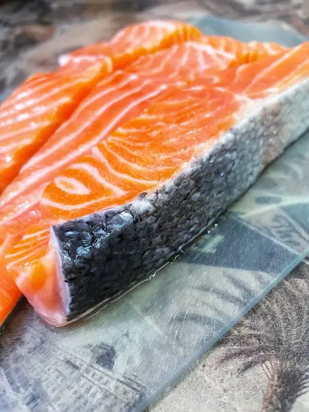 Taze kırmızı balık, somon, deniz ürünleri, sağlıklı yiyecekler, omega