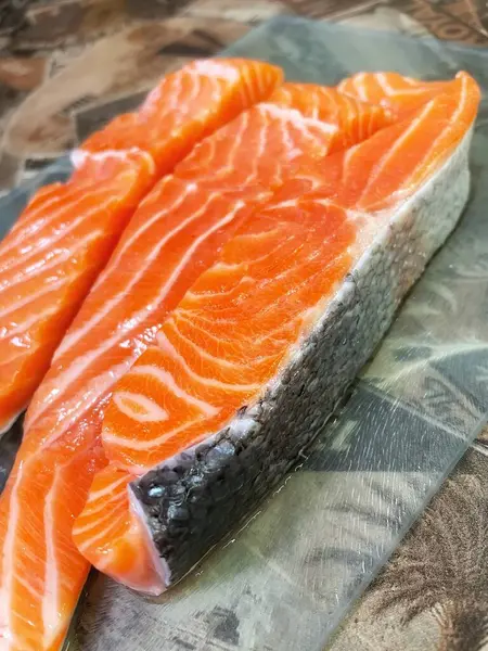 Taze kırmızı balık, somon, deniz ürünleri, sağlıklı yiyecekler, omega