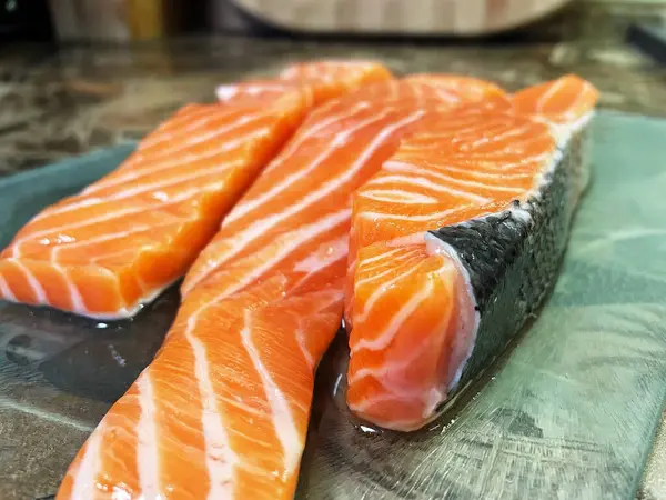 Taze kırmızı balık, somon, deniz ürünleri, sağlıklı yiyecekler, omega