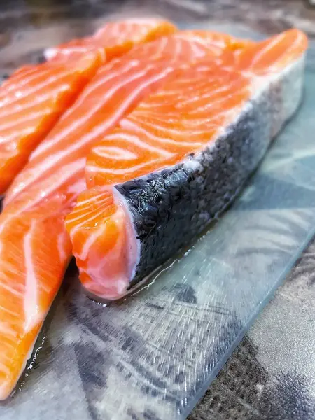 Taze kırmızı balık, somon, deniz ürünleri, sağlıklı yiyecekler, omega