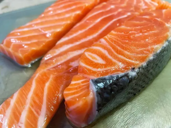 Taze kırmızı balık, somon, deniz ürünleri, sağlıklı yiyecekler, omega