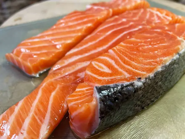 Taze kırmızı balık, somon, deniz ürünleri, sağlıklı yiyecekler, omega