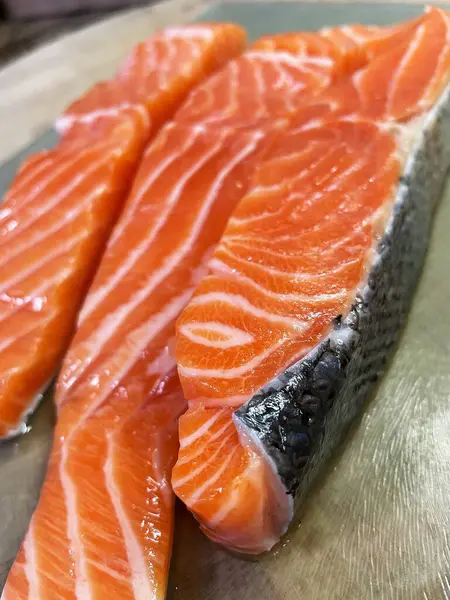 Taze kırmızı balık, somon, deniz ürünleri, sağlıklı yiyecekler, omega