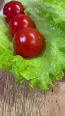 Yeşiller, marul, kırmızı domates, sebzeler, vitaminler, mutfak, yemek salatası.