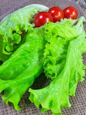 Yeşiller, marul, kırmızı domates, sebzeler, vitaminler, mutfak, yemek salatası.