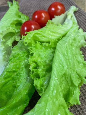 Yeşiller, marul, kırmızı domates, sebzeler, vitaminler, mutfak, yemek salatası.