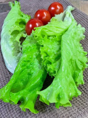 Yeşiller, marul, kırmızı domates, sebzeler, vitaminler, mutfak, yemek salatası.