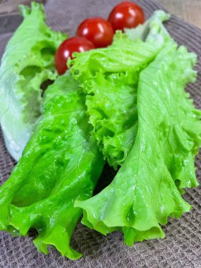 Yeşiller, marul, kırmızı domates, sebzeler, vitaminler, mutfak, yemek salatası.