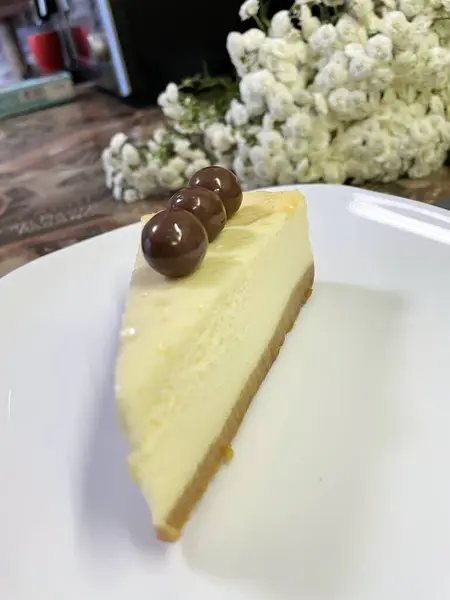 peynirli kek ve çikolata kek