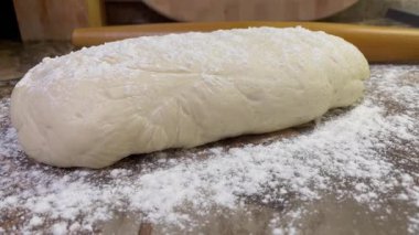 Hamur, un, merdaneyle ekmek yapmak.