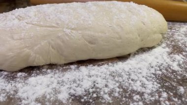 Hamur, un, merdaneyle ekmek yapmak.