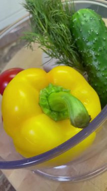 Pişirme, biber, salatalık, domates için taze renkli sebzeler 