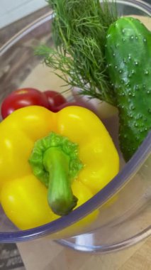 Pişirme, biber, salatalık, domates için taze renkli sebzeler 