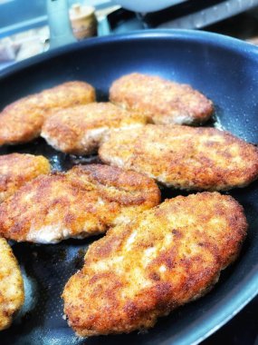 Tavada tavuk göğsü fileto, pirzola, et