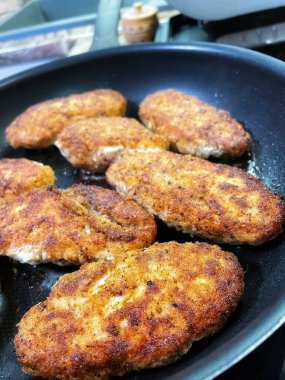 Tavada tavuk göğsü fileto, pirzola, et