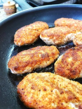 Tavada tavuk göğsü fileto, pirzola, et