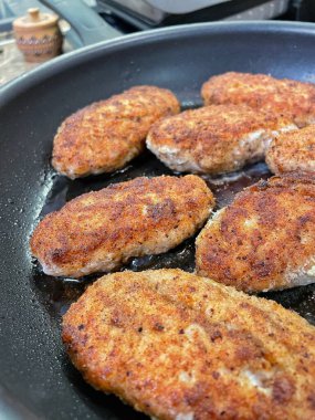 Tavada tavuk göğsü fileto, pirzola, et