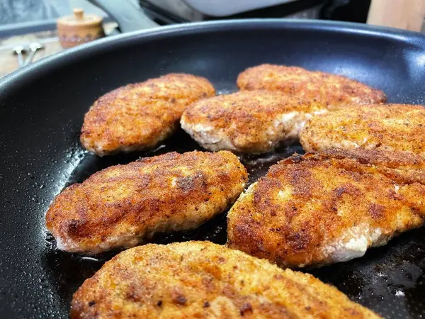 Tavada tavuk göğsü fileto, pirzola, et