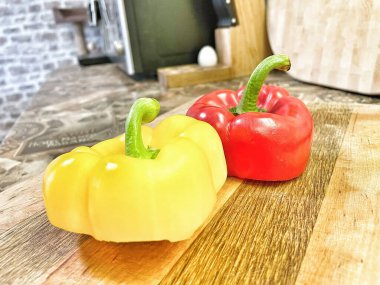 Sarı ve kırmızı domates