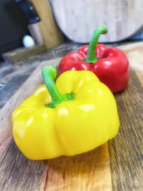 Masada yeşil ve sarı biberli dolma biber.